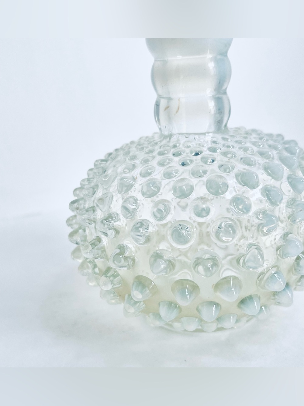 Vintage Anchor Hocking Moonstone Hobnail Opalescent Glass Bud Vase - Picture 2 of 6